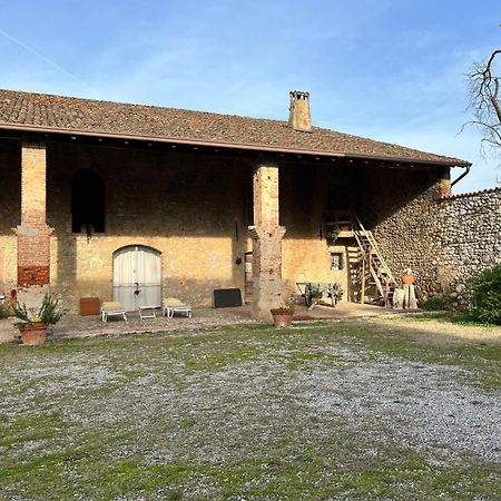 مبيت وإفطار لوناتو Antico Cascinale Lombardo المظهر الخارجي الصورة