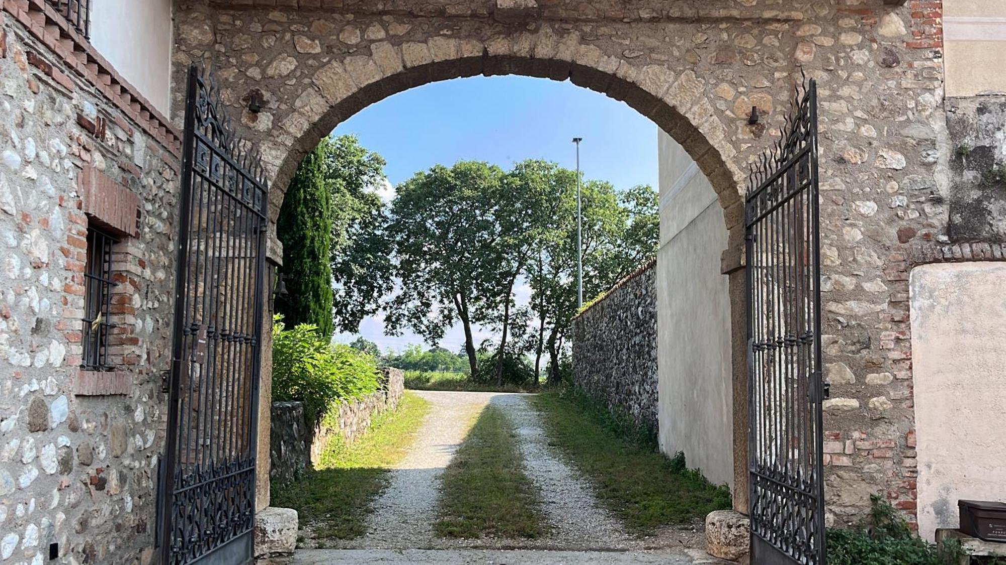مبيت وإفطار لوناتو Antico Cascinale Lombardo المظهر الخارجي الصورة