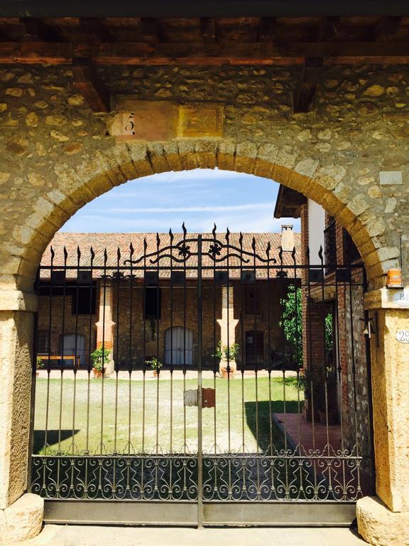 مبيت وإفطار لوناتو Antico Cascinale Lombardo المظهر الخارجي الصورة